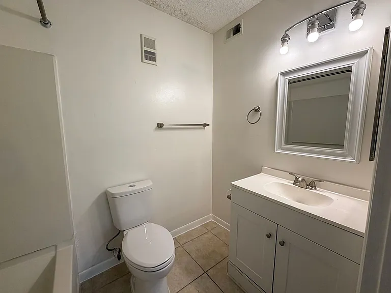 3921 SW 34th St #301 — Photo 24