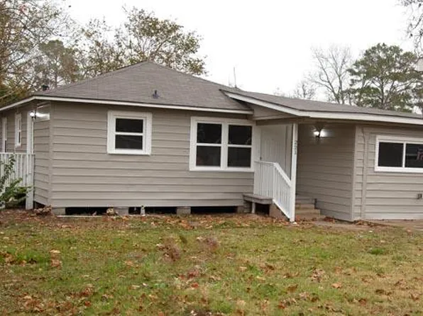 221 3rd St, Brazoria, TX 77422