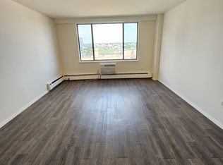 (Undisclosed Address), White Plains, NY 10601