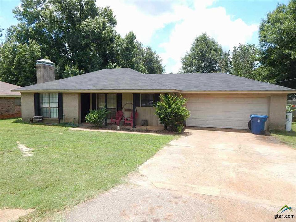 2nd image of 1104 Russell Dr
