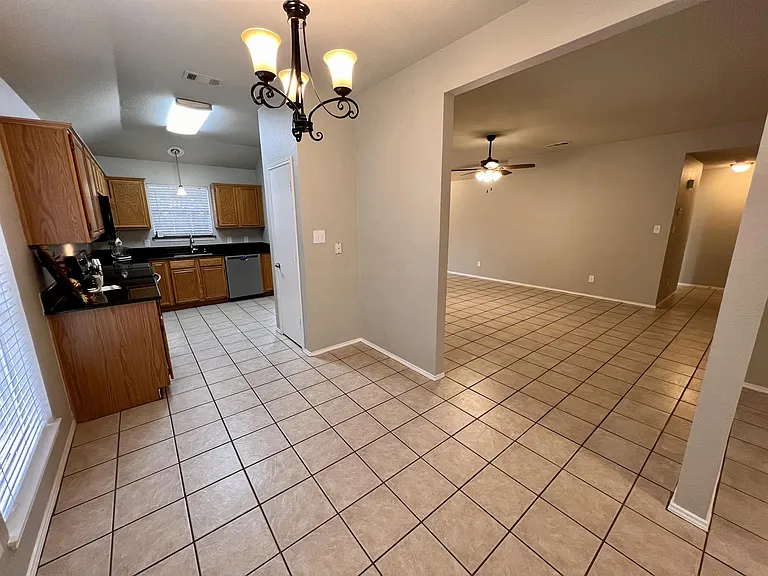 2805 Yorkfield Ct — Photo 14