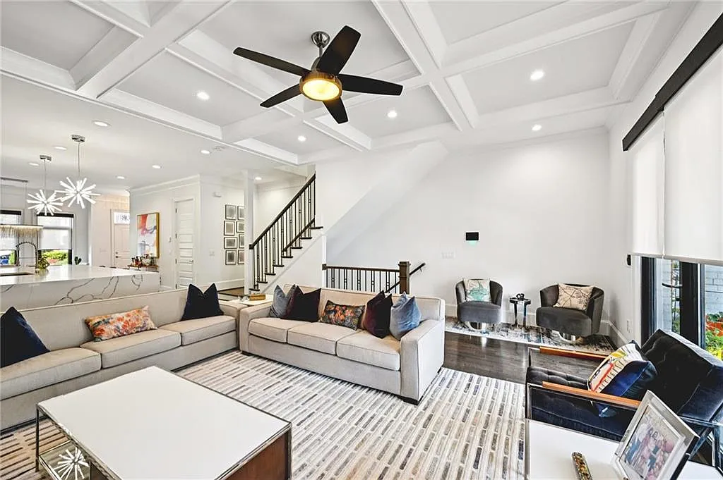 5 bed, 3.5 bath, 3046 sqft, $5,500 — Photo 2