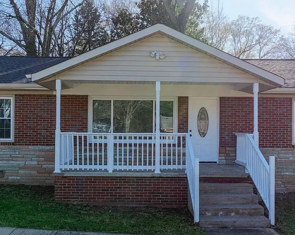 3 bed, 1131 sqft, $1,750 — Photo 1