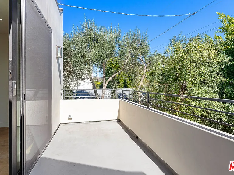 528 N Crescent Heights Blvd — Photo 17