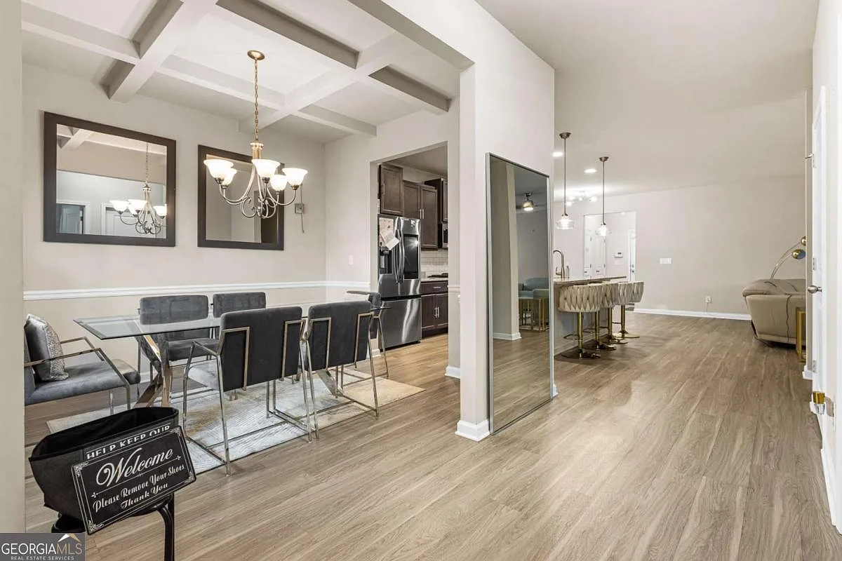 4 bed, 3.0 bath, 2934 sqft, $2,400 — Photo 2