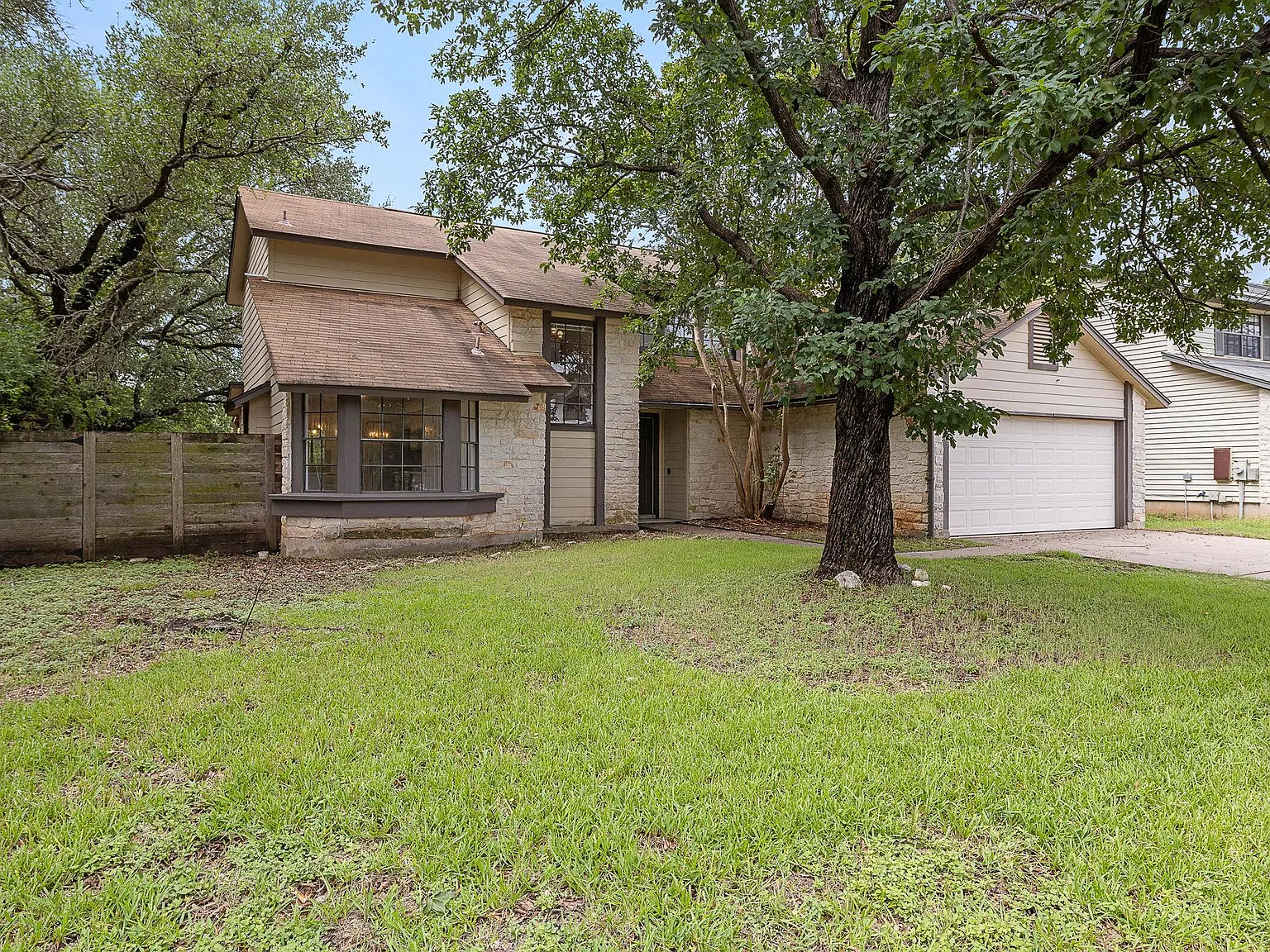 4 bed, 2.5 bath, 2139 sqft, $2,550 — Photo 3