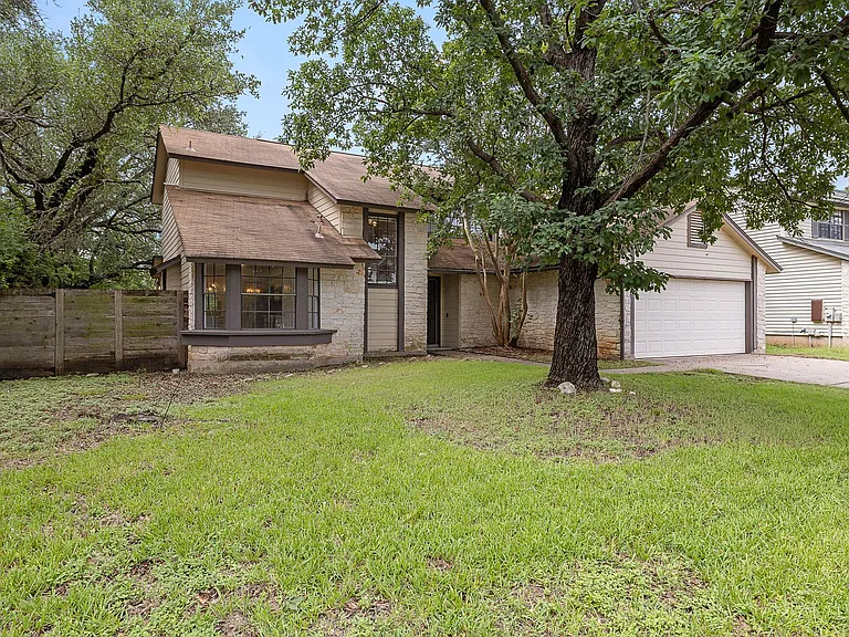 8905 Bridgewood Trl — Photo 3