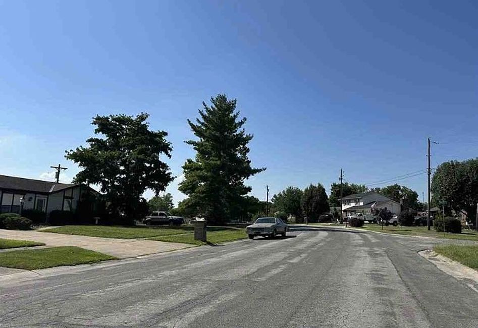 Exterior Neighborhood (street photo)