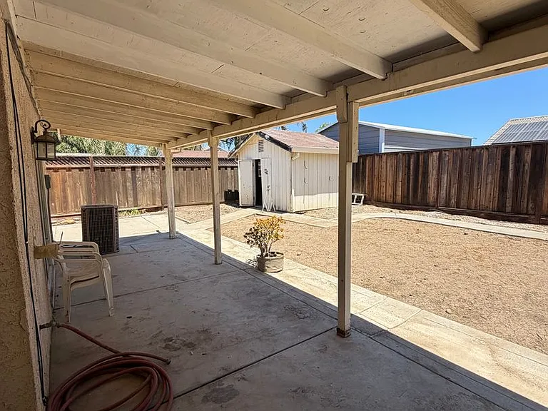 1648 Alberta St — Photo 15