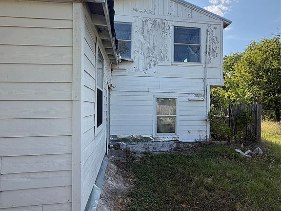 3rd image of 233 W Hammond St