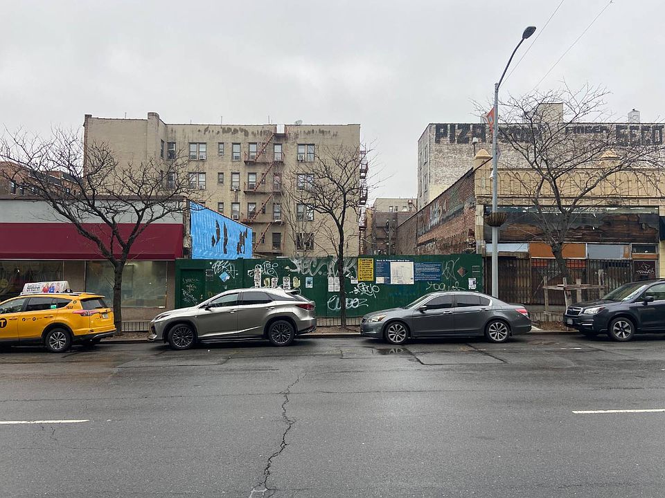 2nd image of 3931 Queens Blvd