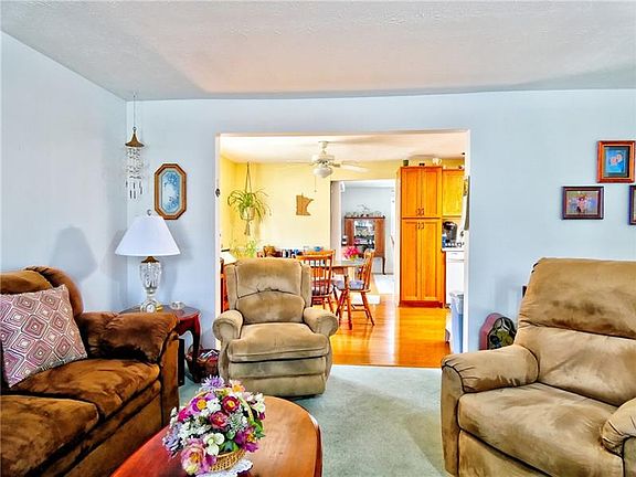 5th image of 320 Fayette Dr