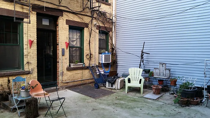 Rented by Signature Property Realty | media 39