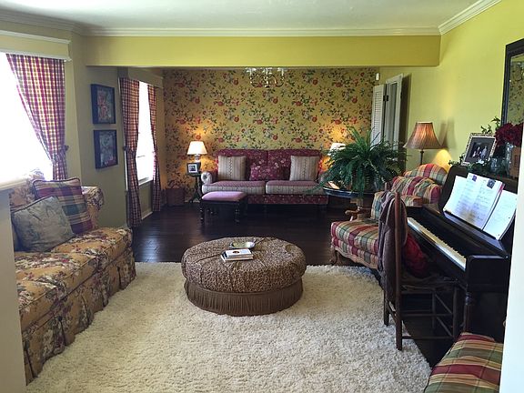 Formal Living & Dining Rooms