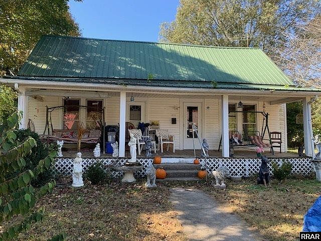 1st image of 451 Oakdale St