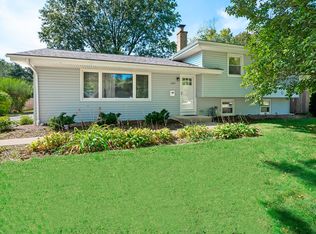 1209 Laurel Ln, Naperville, IL 60540