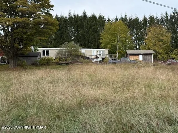 2060 Wintergreen Rd, Palmerton, PA 18071