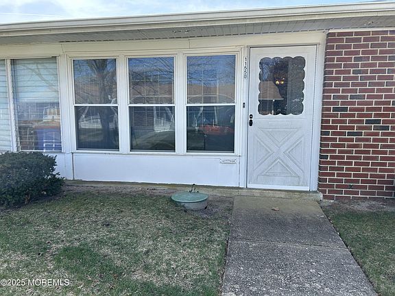 2nd image of 1155B Argyll Circle
