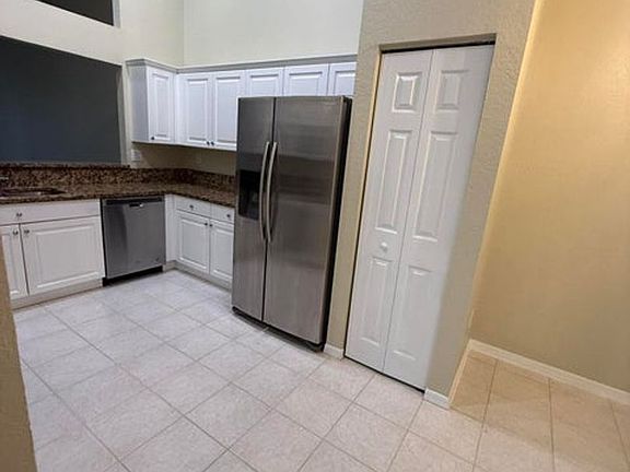 3rd image of 7651 S Aragon Blvd Unit 1