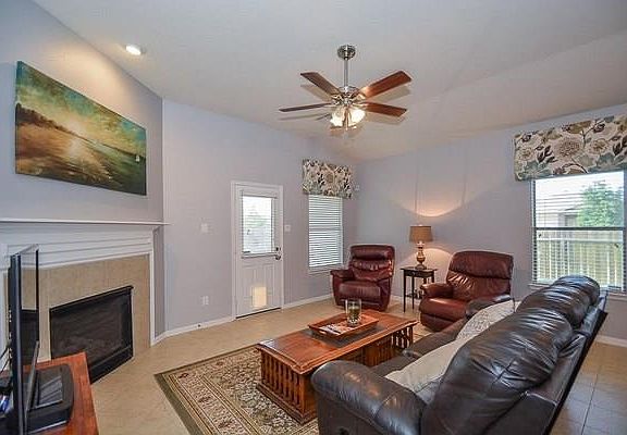 4th image of 623 W Newport Bnd