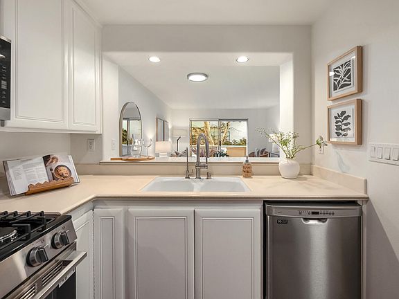 3rd image of 211 Por La Mar Cir