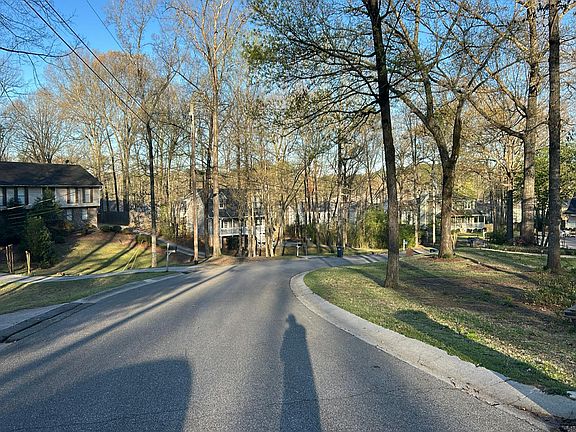 4th image of 1816 Chestnut Ln