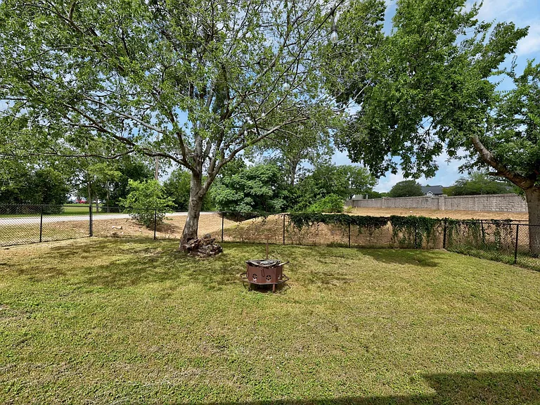 2120 Leander St — Photo 23