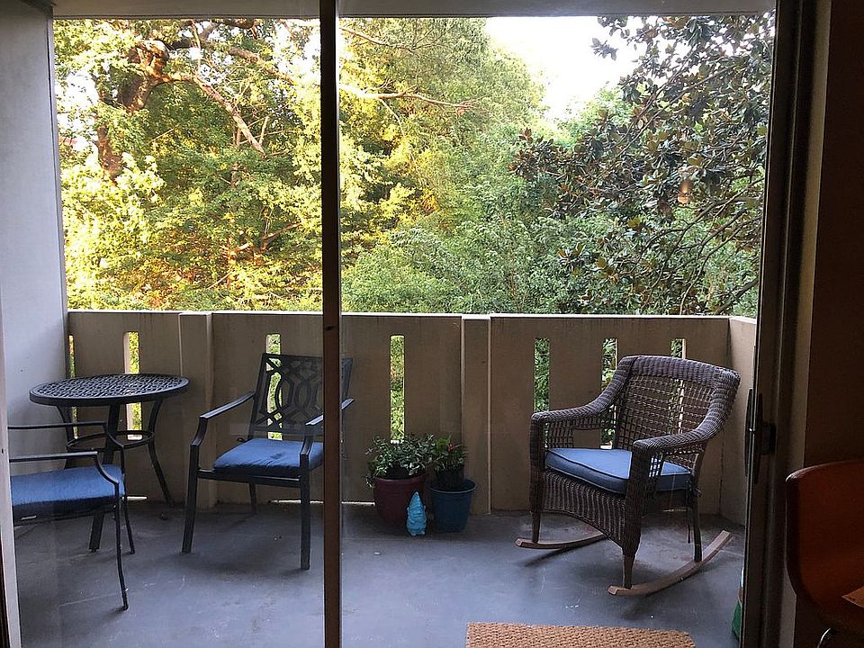 2nd image of 1960 N Parkway APT 210