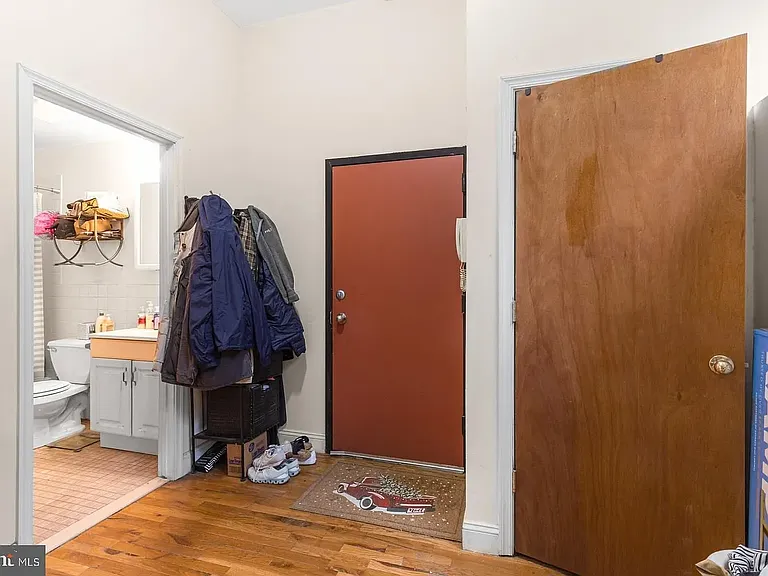 200 Krams Ave #21 — Photo 4