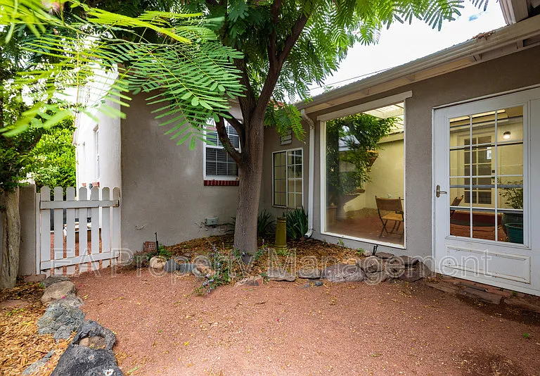 520 San Pasquale Ave SW — Photo 32