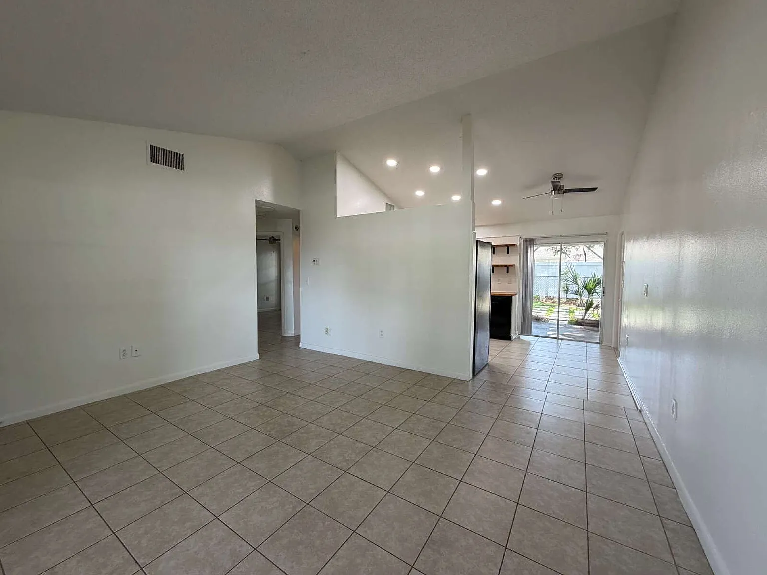 3 bed, 1.0 bath, 1250 sqft, $1,650 — Photo 3