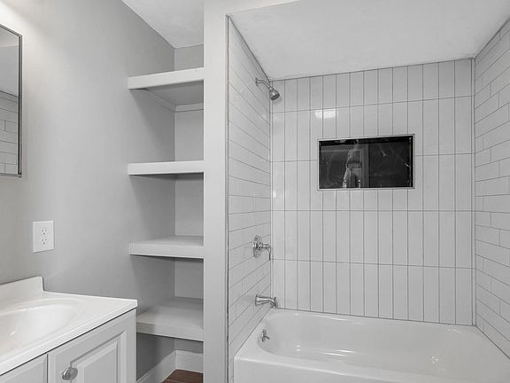 5th image of 50-50 Willow St #52