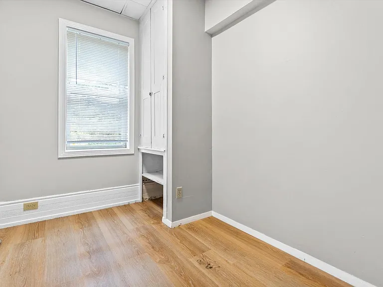 322 S Stewart Ave #3 — Photo 4
