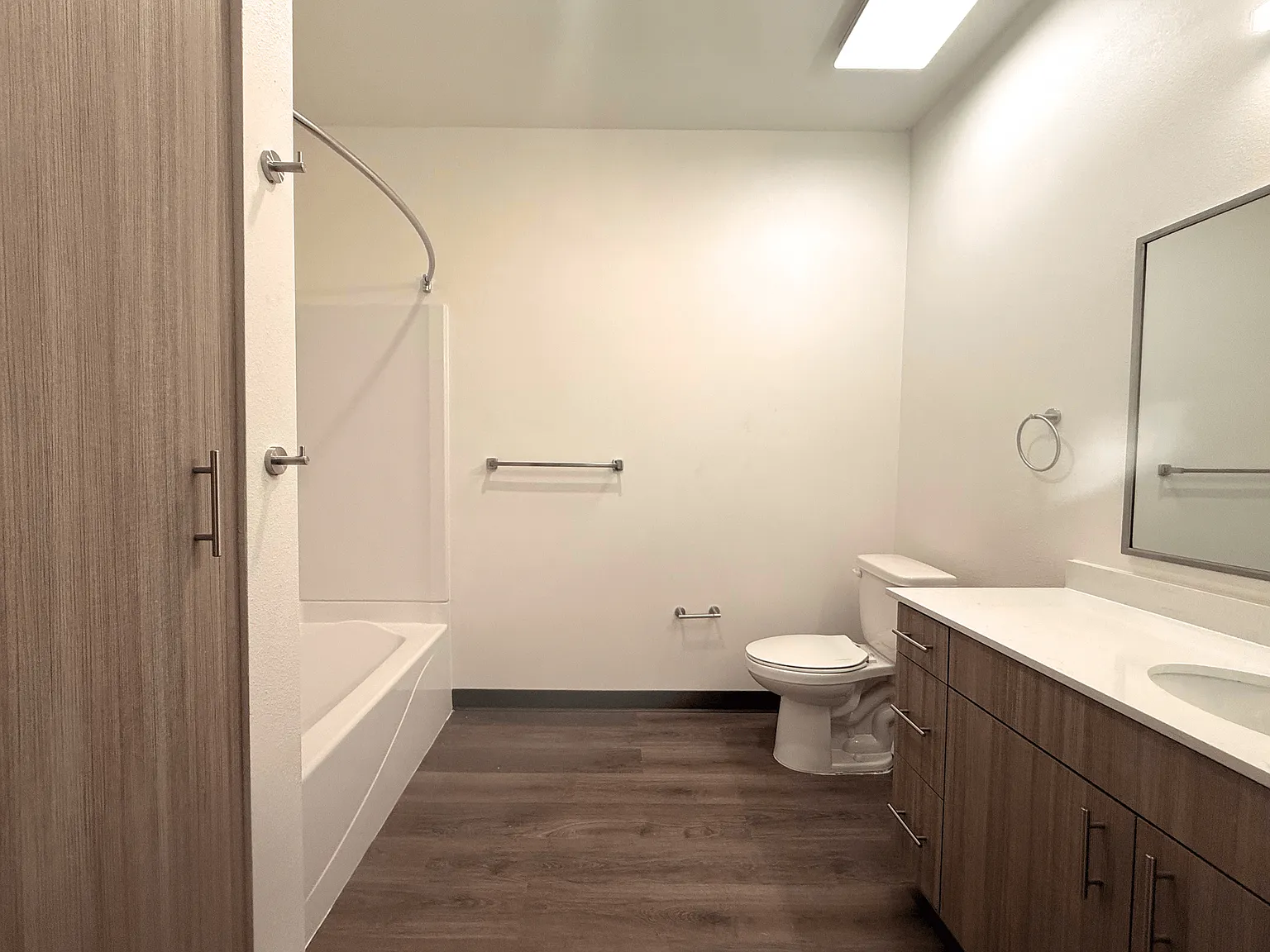 Gateway Village Apartments — Photo 3