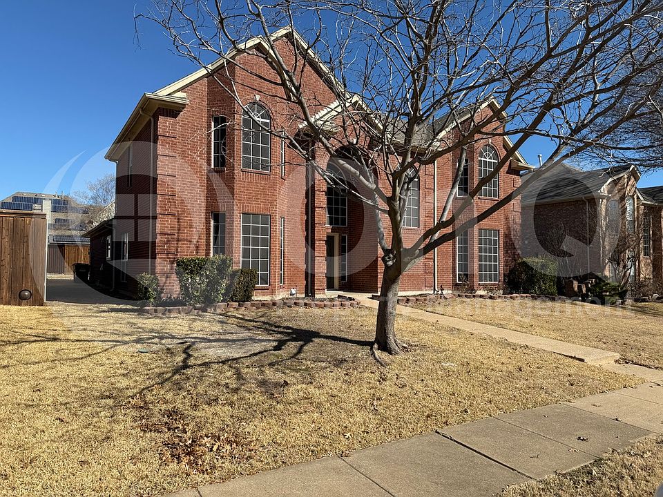 1st image of 705 Pine Lakes Dr