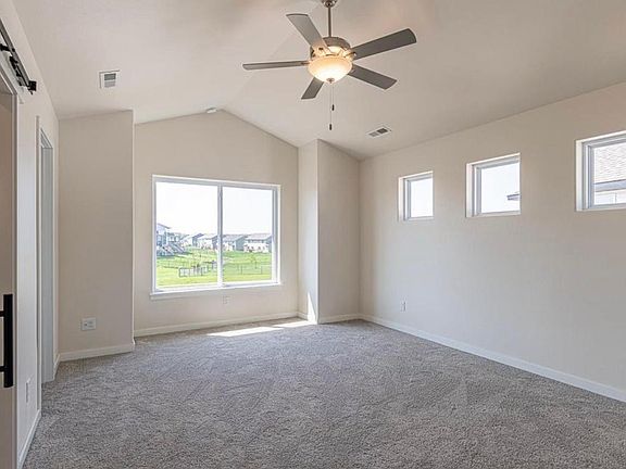 4th image of 1122 Dahnovan Dr