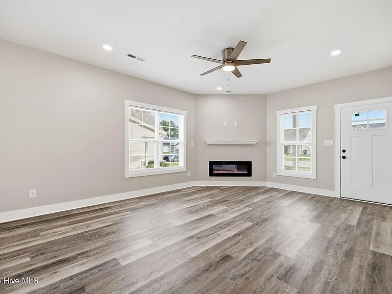 649 Abigail Taylor Dr #B — Photo 3