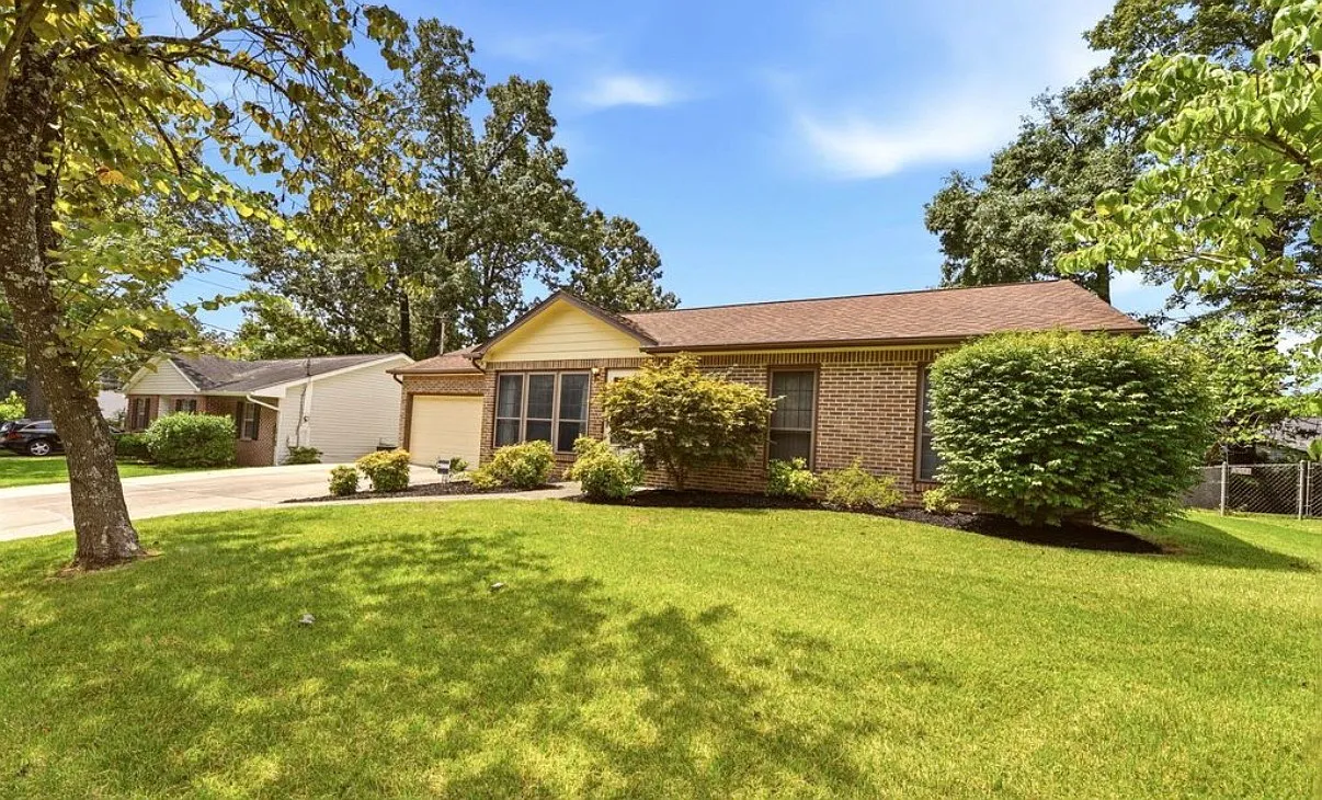 3 bed, 1491 sqft, $2,300 — Photo 4