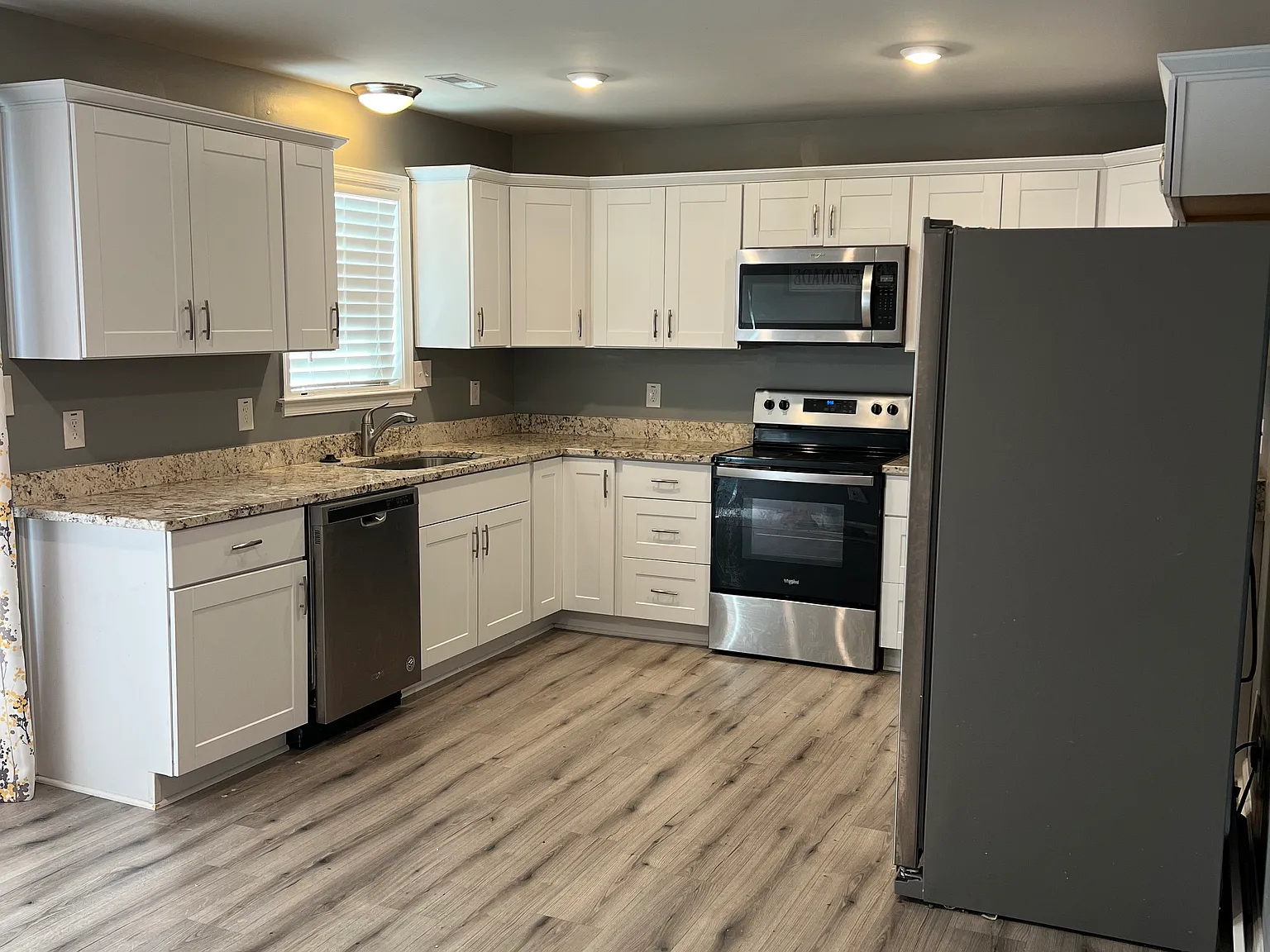3 bed, 2.5 bath, 1555 sqft, $1,925 — Photo 3