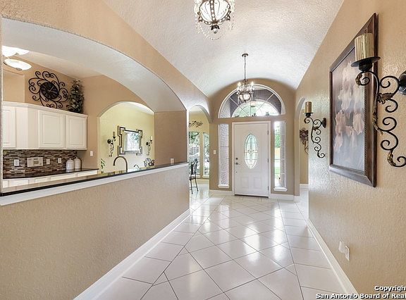 4th image of 8407 Alton Blvd