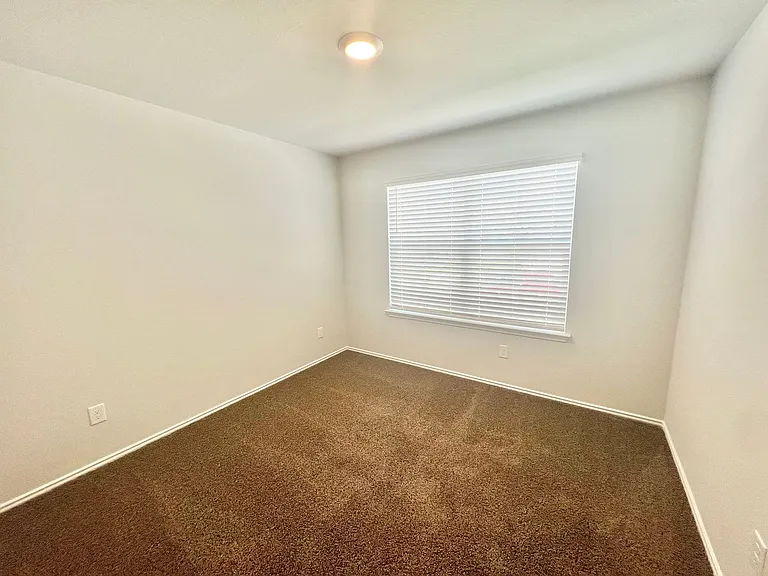 7303 Gilbert Dr — Photo 15