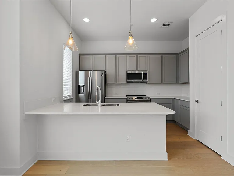 2050 Lohmans Spur Rd #804 — Photo 5