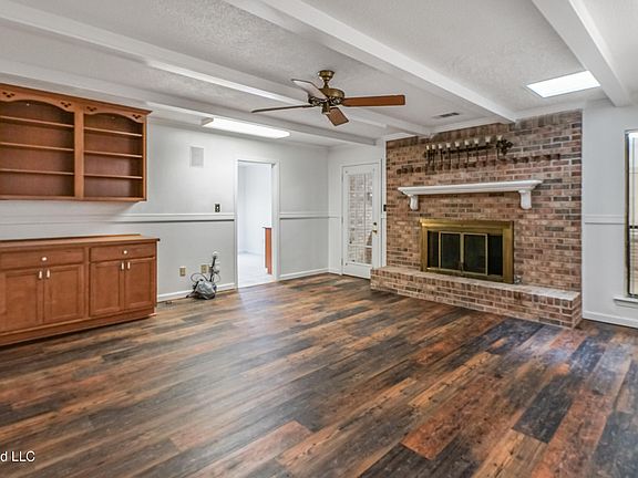 5th image of 1301 Heidenheim St