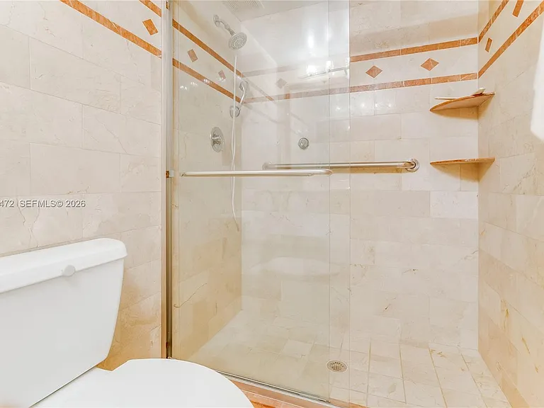 1000 Parkview Dr #614 — Photo 14