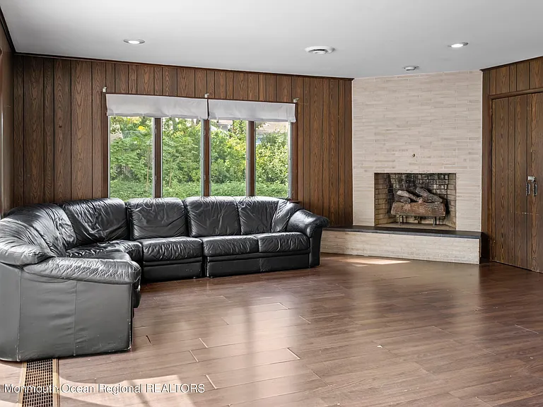 988 Woodgate Ave — Photo 12