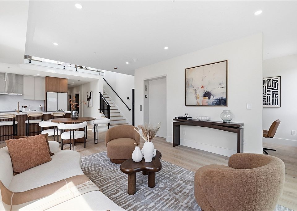 1st image of 17 Holmes St #Penthouse 1