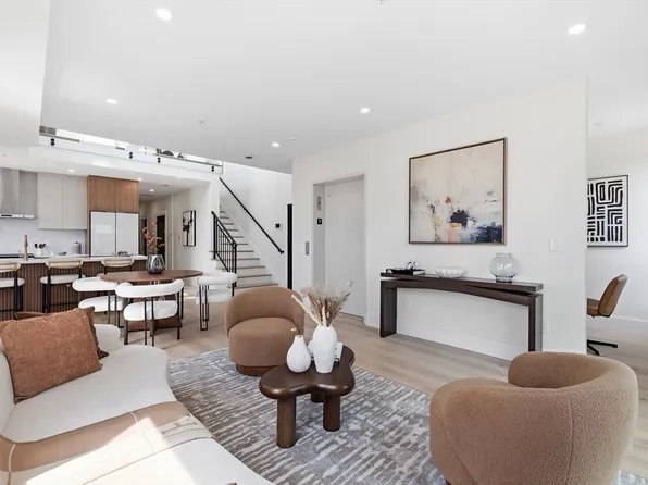 17 Holmes St #Penthouse 1, Quincy, MA 02171