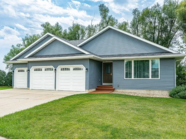 811 Valley Ct, Center Point, IA 52213