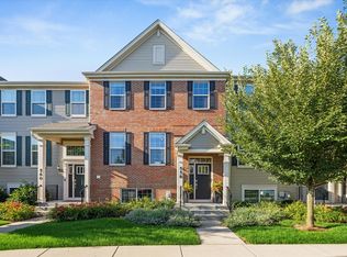 558 Cimmaron Cir, Crystal Lake, IL 60012