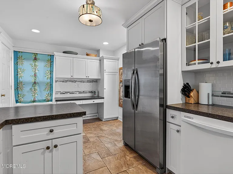 211 Lareine Ave — Photo 14